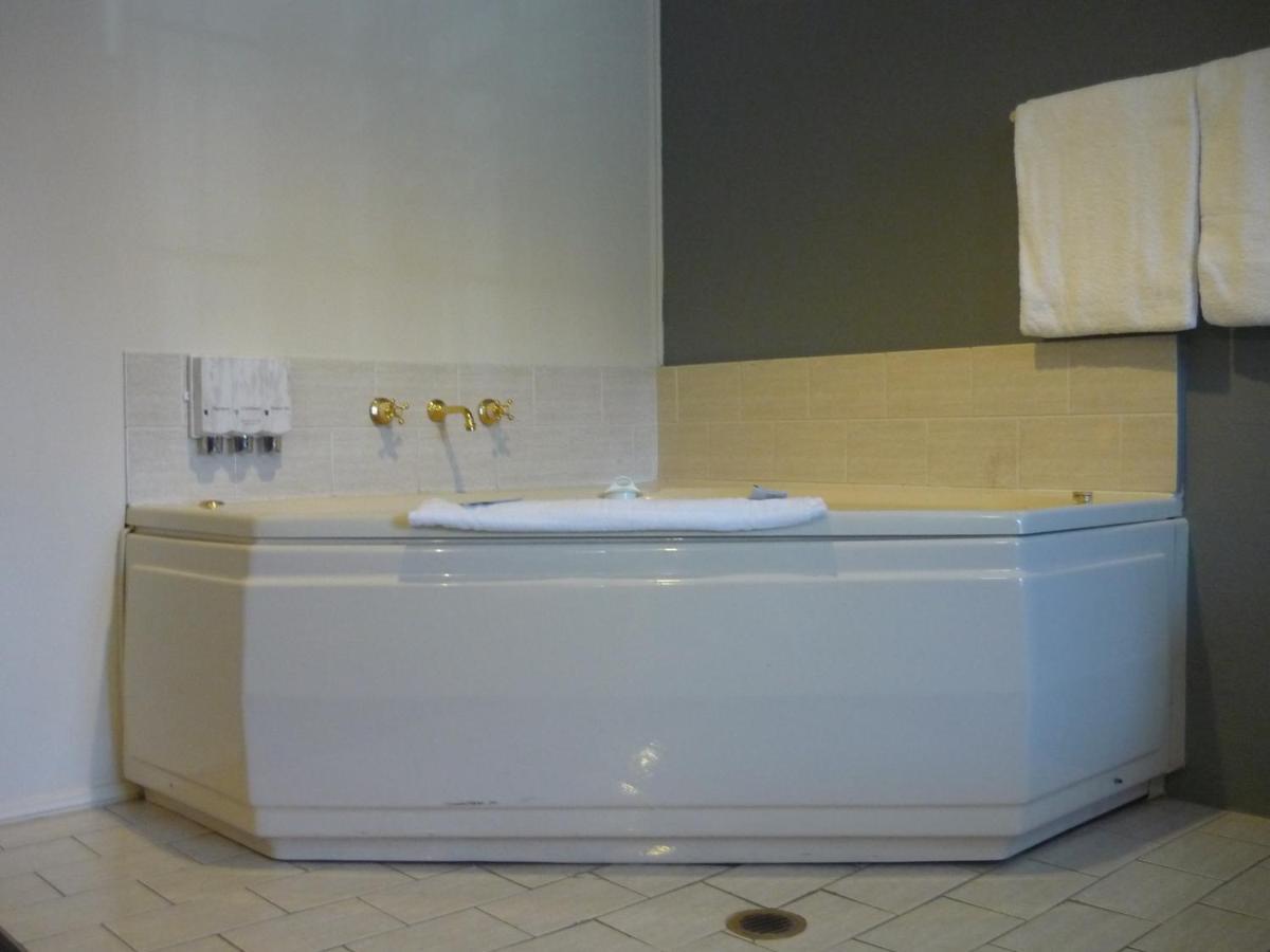 Heritage Motor Inn Goulburn Ngoại thất bức ảnh