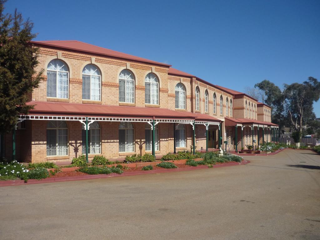 Heritage Motor Inn Goulburn Ngoại thất bức ảnh