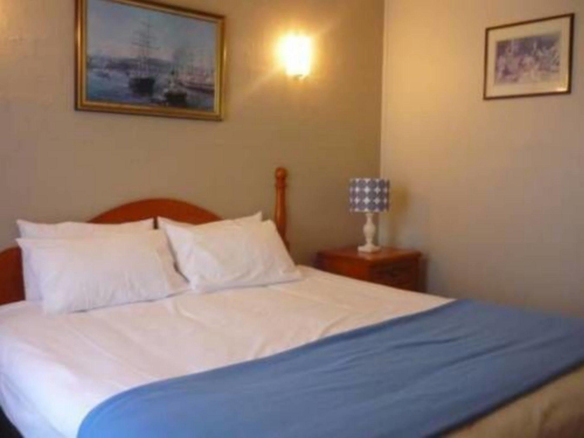 Heritage Motor Inn Goulburn Ngoại thất bức ảnh