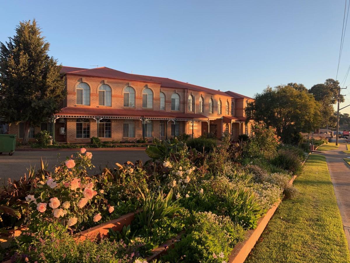Heritage Motor Inn Goulburn Ngoại thất bức ảnh